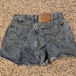 Vintage Levi Jean Shorts (fit like a 2)